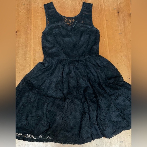 Suzy Shier Black Lace Party Dress or Cocktail Dress w Peek-a-boo shoulders - Picture 2 of 15